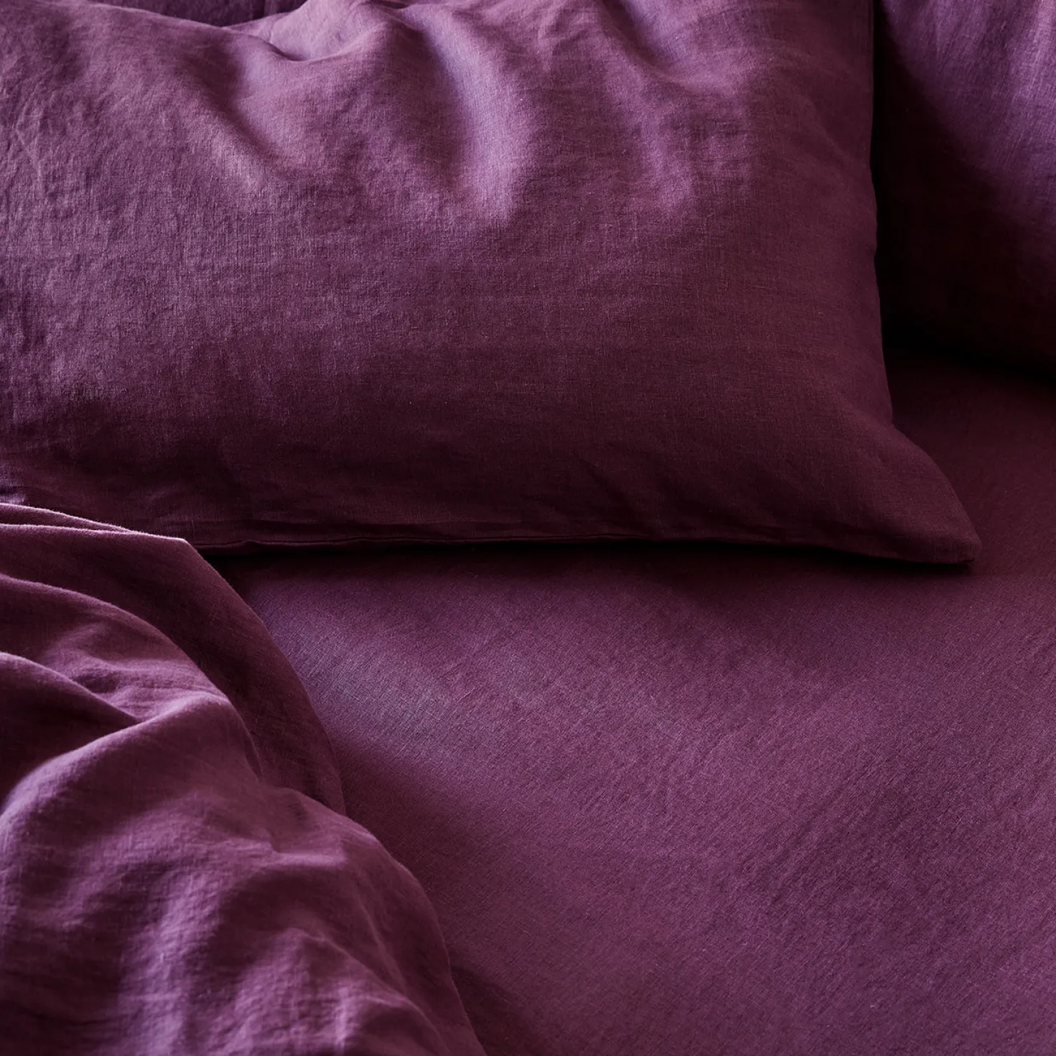 Linen Bedding|Fitted Sheets>Piglet in Bed 100% Linen Fitted Sheet Berry