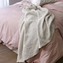 Blankets & Throws|Blankets & Throws>Piglet in Bed Parchment Waffle Cotton Throw